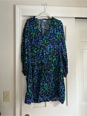 V-Neck Long Sleeve Floral Mini Dress in Blue & Green